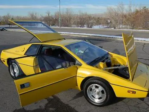 Lotus Esprit S1 chassis 000 INFO & IMIGES historical archive photograph 66