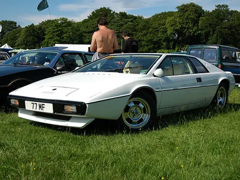 Lotus Esprit S1 chassis 108G registration RWO 503R and 77 MF historical archive photograph 9