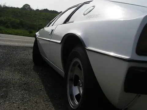 Lotus Esprit S1 chassis 108G registration RWO 503R and 77 MF historical archive photograph 5