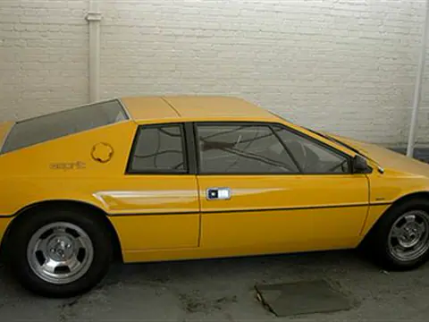 Lotus Esprit S1 chassis 145G registration PNM 132R historical archive photograph 11