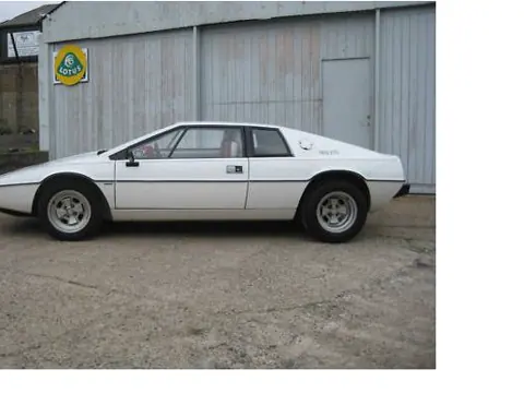 Lotus Esprit S1 chassis 148G registration UHP 985R historical archive photograph 6