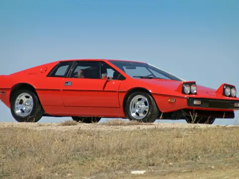 Lotus Esprit S1 chassis 151H historical archive photograph 5