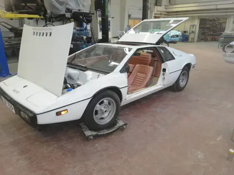 Lotus Esprit S1 chassis 155H registration TJA 768R historical archive photograph 5