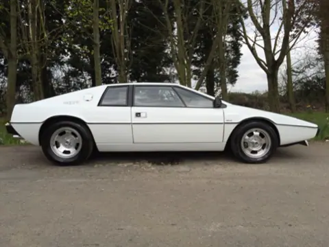 Lotus Esprit S1 chassis 161G registration RPP 908R historical archive photograph 8