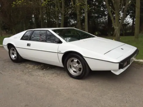 Lotus Esprit S1 chassis 161G registration RPP 908R historical archive photograph 5