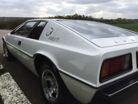 Lotus Esprit S1 chassis 161G registration RPP 908R historical archive photograph 4