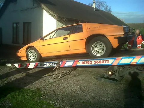 Lotus Esprit S1 chassis 162G registration WHS 111S and YNU 187S historical archive photograph 4
