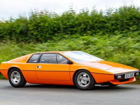 Lotus Esprit S1 chassis 168G registration SCV 208S historical archive photograph 2