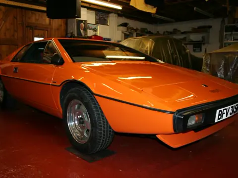 Lotus Esprit S1 chassis 169G registration BFV 315R historical archive photograph 29