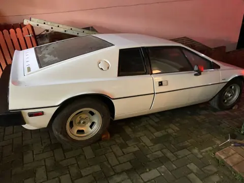 Lotus Esprit S1 chassis 182H registration VAG 665R historical archive photograph 3