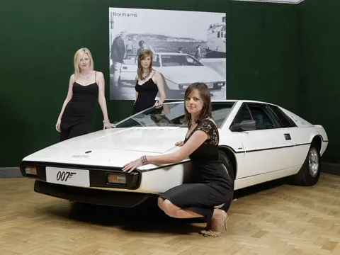 Lotus Esprit S1 chassis 187G registration SWP 482P historical archive photograph 1