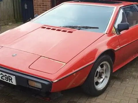 Lotus Esprit S1 chassis 228G registration SPL 825R and PHW 29R historical archive photograph 2