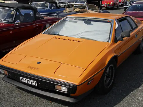 Lotus Esprit S1 chassis 243H registration VD 115263 historical archive photograph 1