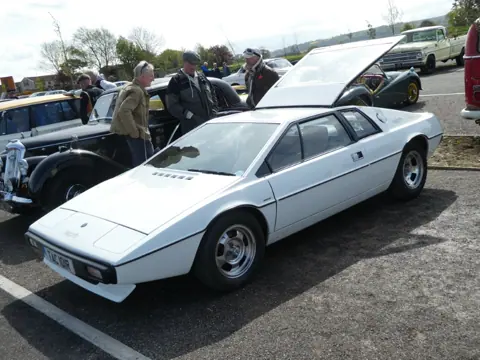 Lotus Esprit S1 chassis 254G registration 619HHW and TAC 101R historical archive photograph 2