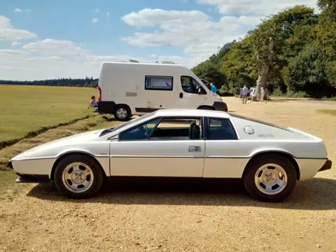 Lotus Esprit S1 chassis 262G registration UHR 666R historical archive photograph 12