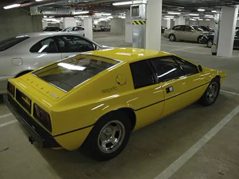 Lotus Esprit S1 chassis 304G registration XNT 425S and 180 MOM historical archive photograph 2