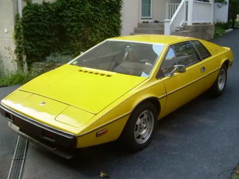 Lotus Esprit S1 chassis 322H registration 107120 historical archive photograph 22