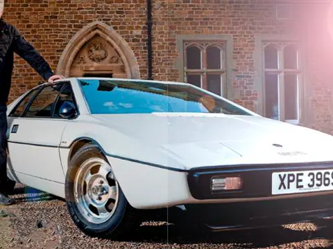 Lotus Esprit S1 chassis 329G registration XPE 396S historical archive photograph 1