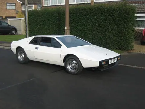 Lotus Esprit S1 chassis 329G registration XPE 396S historical archive photograph 26