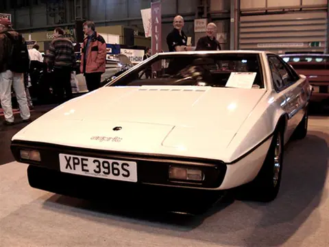 Lotus Esprit S1 chassis 329G registration XPE 396S historical archive photograph 4