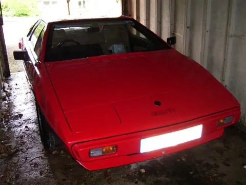 Lotus Esprit S1 chassis 331G registration IJI 374 and VHV 530S historical archive photograph 11