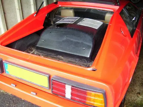 Lotus Esprit S1 chassis 331G registration IJI 374 and VHV 530S historical archive photograph 5