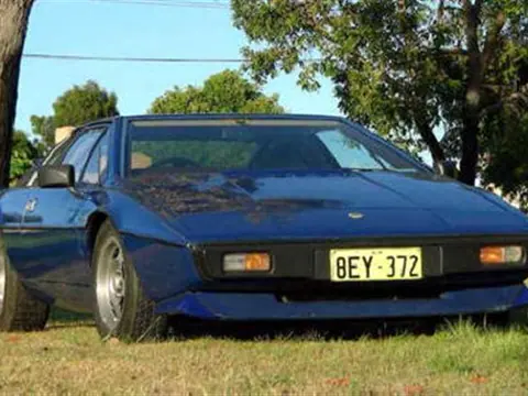 Lotus Esprit S1 chassis 352G registration BEY 372 historical archive photograph 3