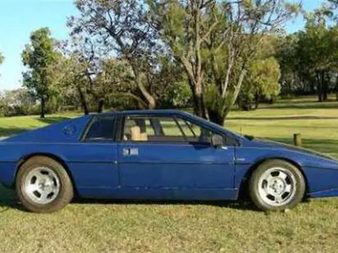 Lotus Esprit S1 chassis 352G registration BEY 372 historical archive photograph 2