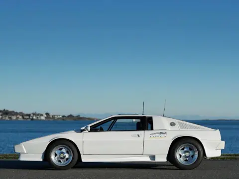 Lotus Esprit S1 chassis 443H historical archive photograph 17