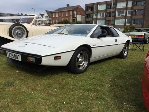Lotus Esprit S1 chassis 515H registration BVV 181S and LRZ 9007 historical archive photograph 2