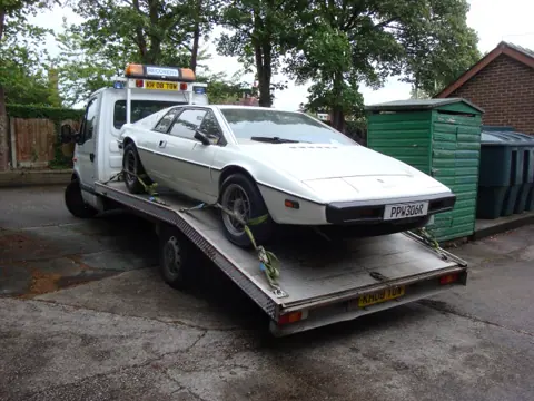 Lotus Esprit S1 chassis 515H registration BVV 181S and LRZ 9007 historical archive photograph 3