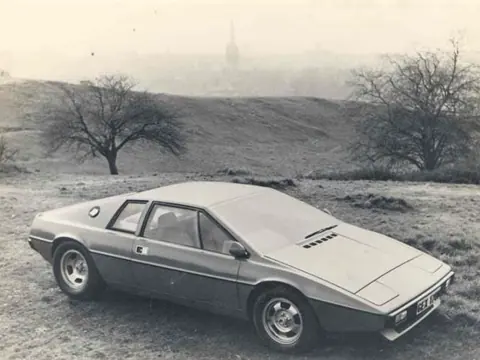 Lotus Esprit S1 chassis GEX 170N registration GEX 170N historical archive photograph 2