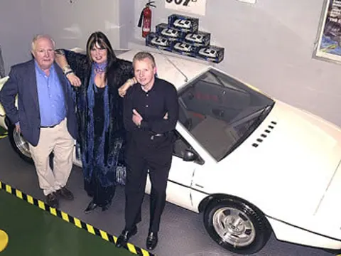 Lotus Esprit S1 chassis UNKNOWN 12 registration unknown 12 and PPW 306R historical archive photograph 2