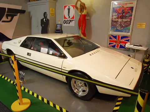 Lotus Esprit S1 chassis UNKNOWN 12 registration unknown 12 and PPW 306R historical archive photograph 3