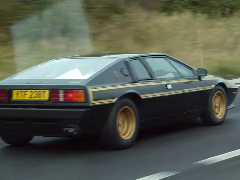 Lotus Esprit S2 chassis 495G registration WOW95T and YTF 238T historical archive photograph 6