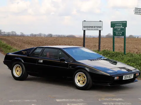 Lotus Esprit S2 chassis 561G registration DEH 160T historical archive photograph 6