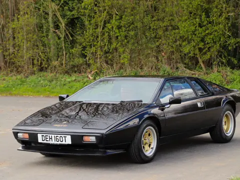 Lotus Esprit S2 chassis 561G registration DEH 160T historical archive photograph 5
