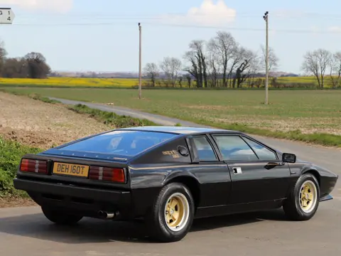 Lotus Esprit S2 chassis 561G registration DEH 160T historical archive photograph 4