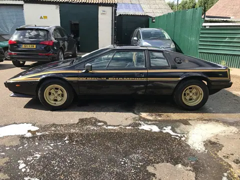 Lotus Esprit S2 chassis 652G registration EKP 879T historical archive photograph 7