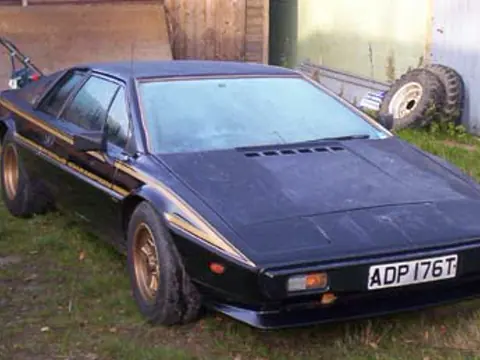 Lotus Esprit S2 chassis 653G registration ADP 176T historical archive photograph 2