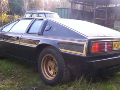 Lotus Esprit S2 chassis 653G registration ADP 176T historical archive photograph 1