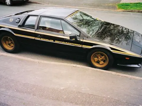 Lotus Esprit S2 chassis 689G registration R601XWR and JNH 836T historical archive photograph 3