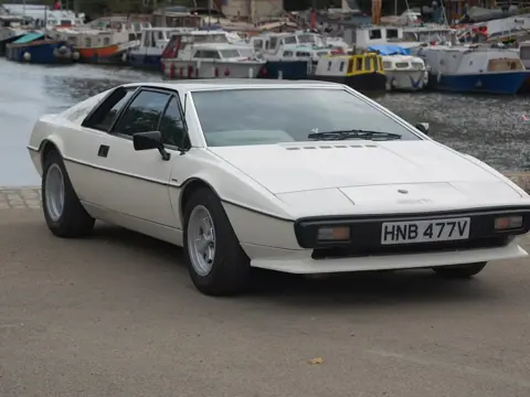 Lotus Esprit S2 chassis 787G registration HNB 477V historical archive photograph 4